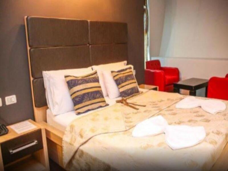 Hotel Vila Aeroport Rinas 외부 사진