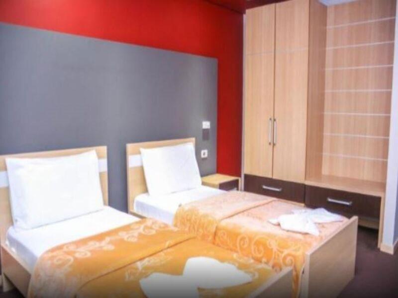 Hotel Vila Aeroport Rinas 외부 사진