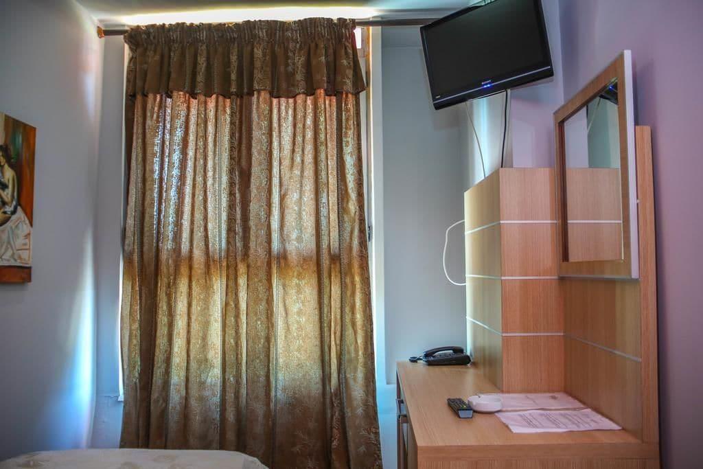 Hotel Vila Aeroport Rinas 외부 사진