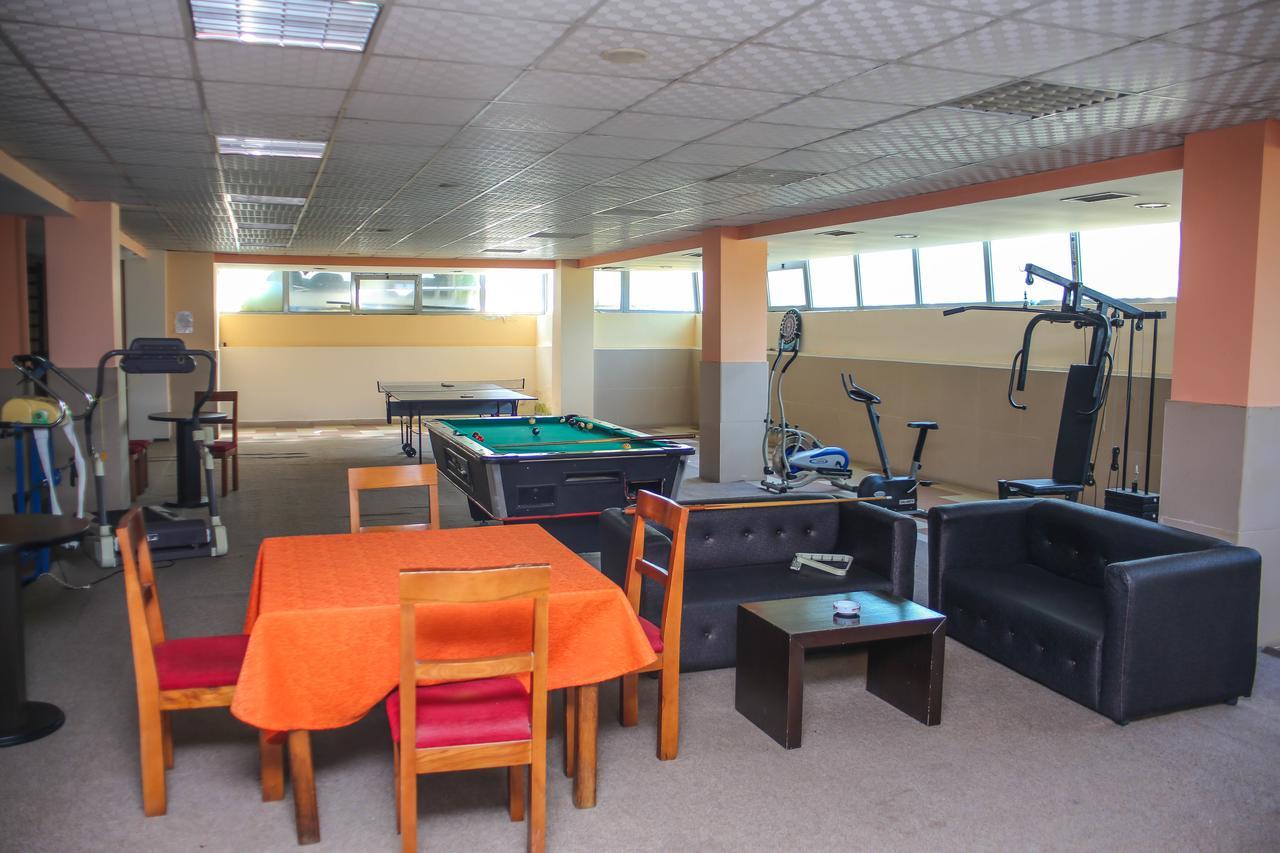 Hotel Vila Aeroport Rinas 외부 사진