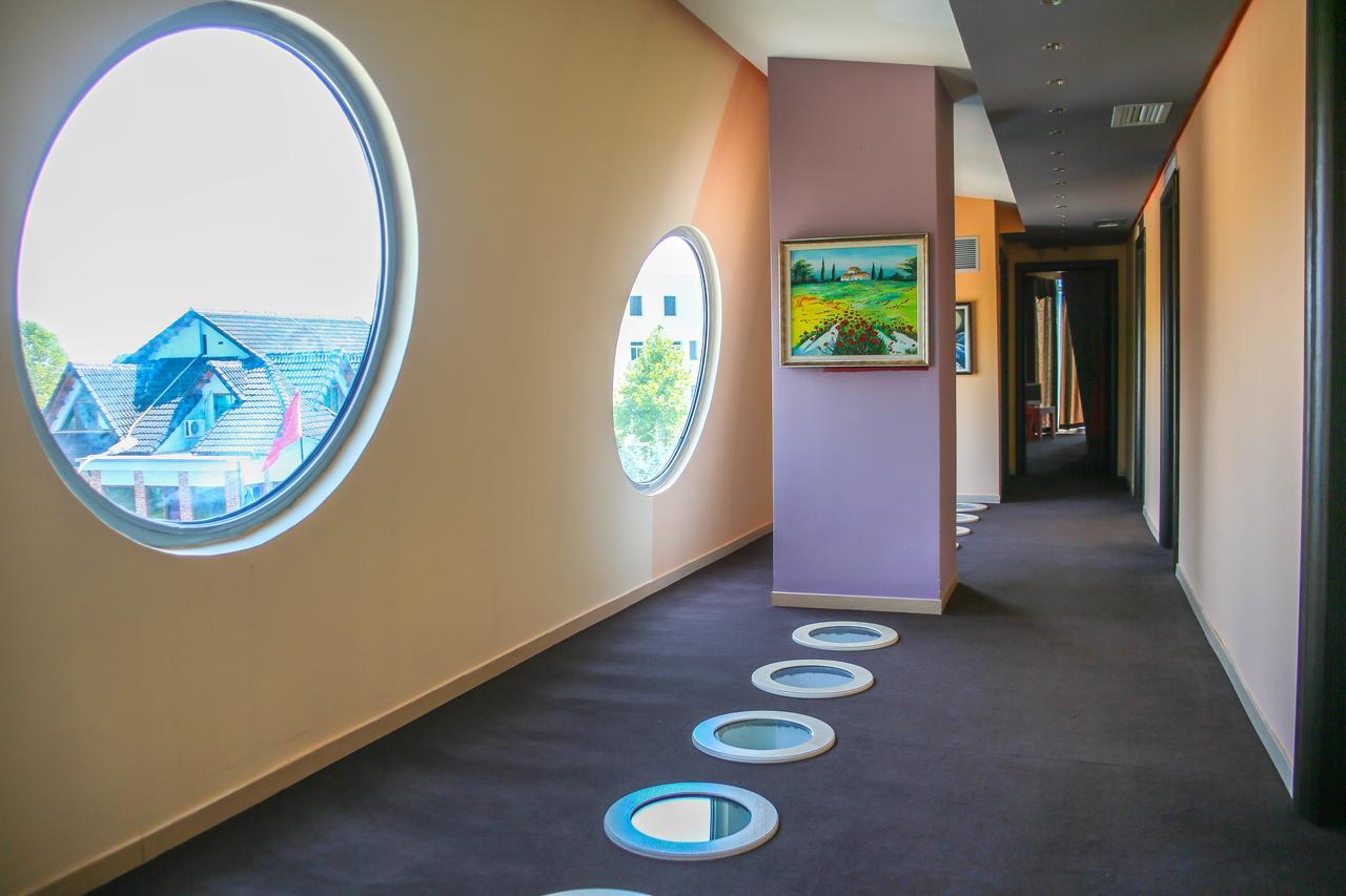 Hotel Vila Aeroport Rinas 외부 사진