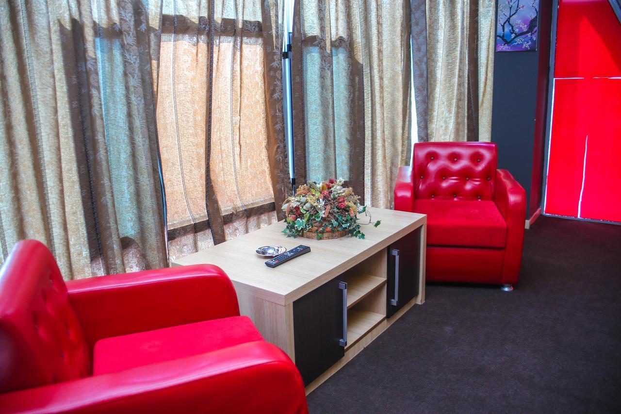 Hotel Vila Aeroport Rinas 외부 사진