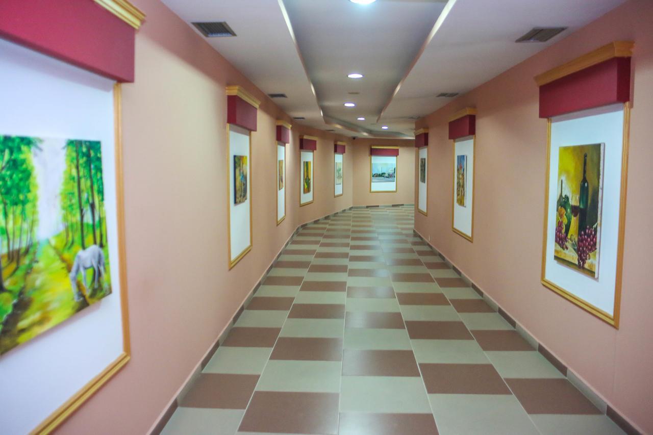 Hotel Vila Aeroport Rinas 외부 사진
