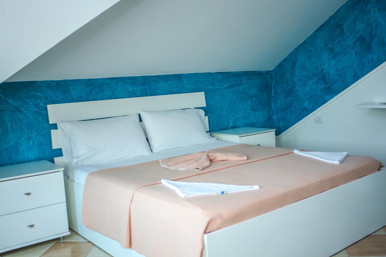 Hotel Vila Aeroport Rinas 외부 사진