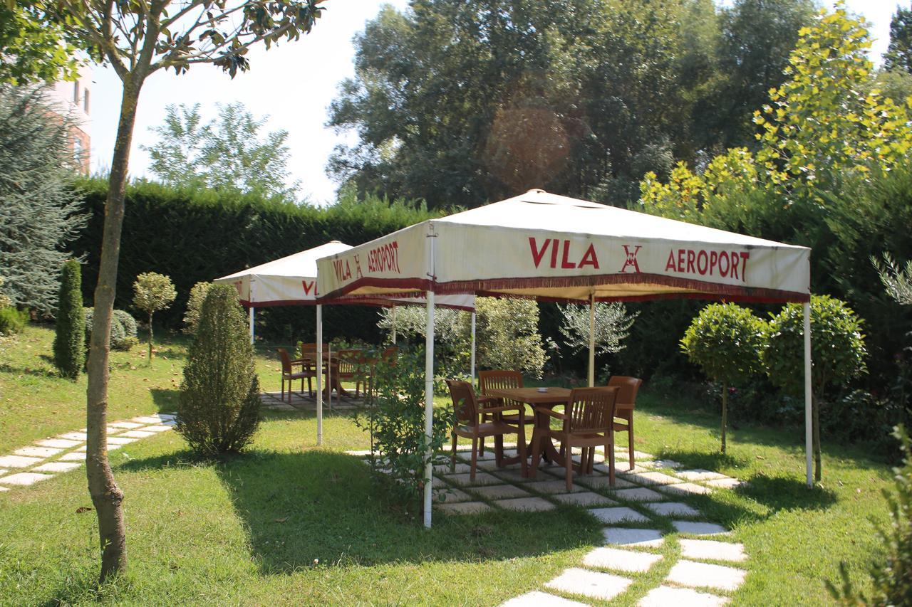 Hotel Vila Aeroport Rinas 외부 사진