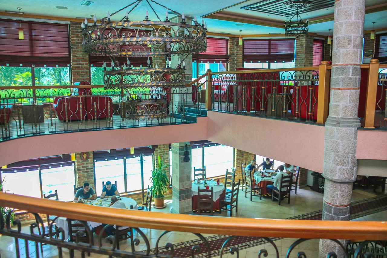 Hotel Vila Aeroport Rinas 외부 사진
