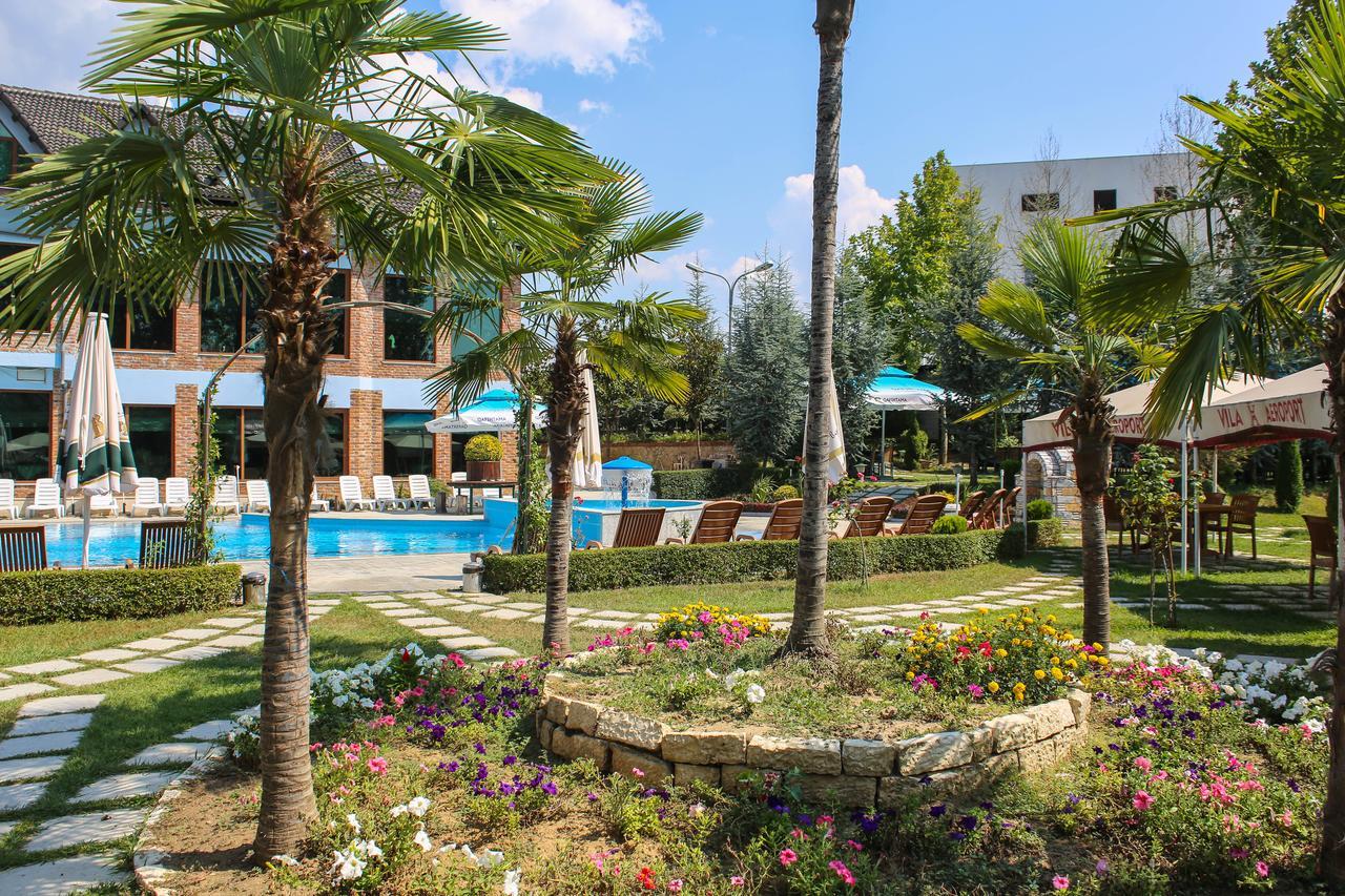 Hotel Vila Aeroport Rinas 외부 사진