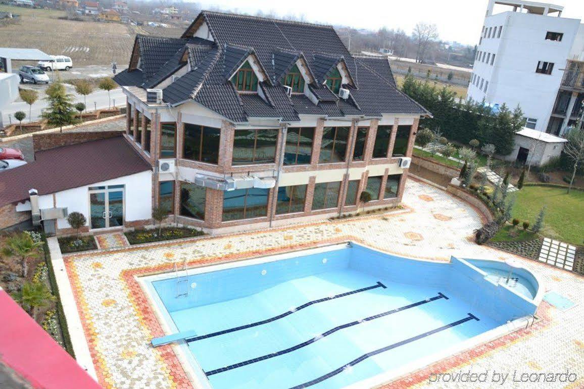 Hotel Vila Aeroport Rinas 외부 사진