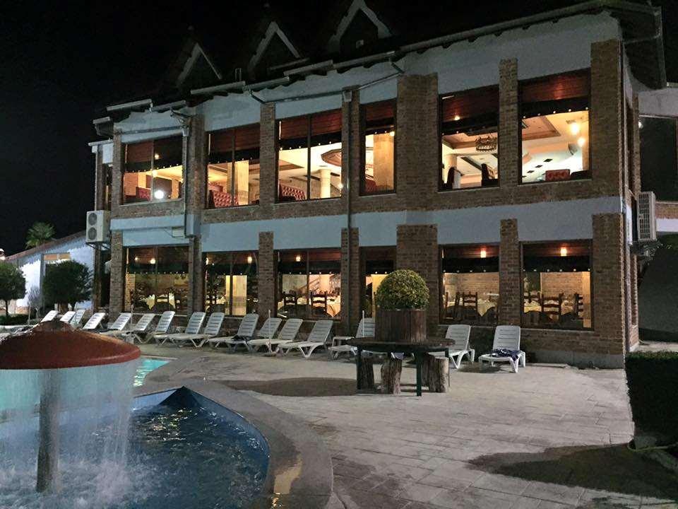 Hotel Vila Aeroport Rinas 외부 사진